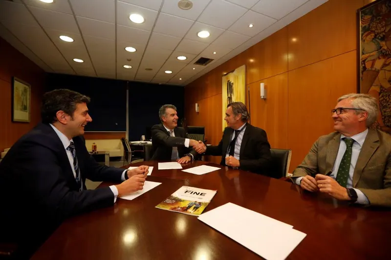Acuerdo de colaboración entre FINE y la Confederación Española de Agencias de Viajes