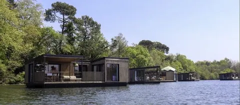 Lodges flotantes de brindos