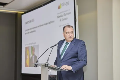 El consejero andaluz Arturo Bernal clausura la Asamblea General de la Mesa del Turismo de España