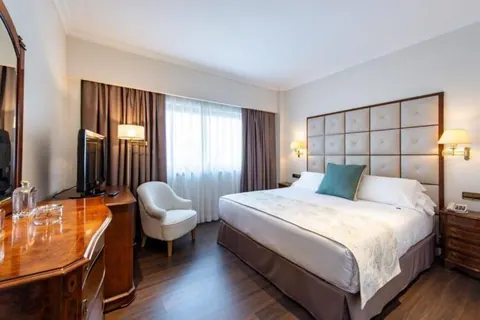 El Hotel Praga celebra 55 años de excelencia hotelera