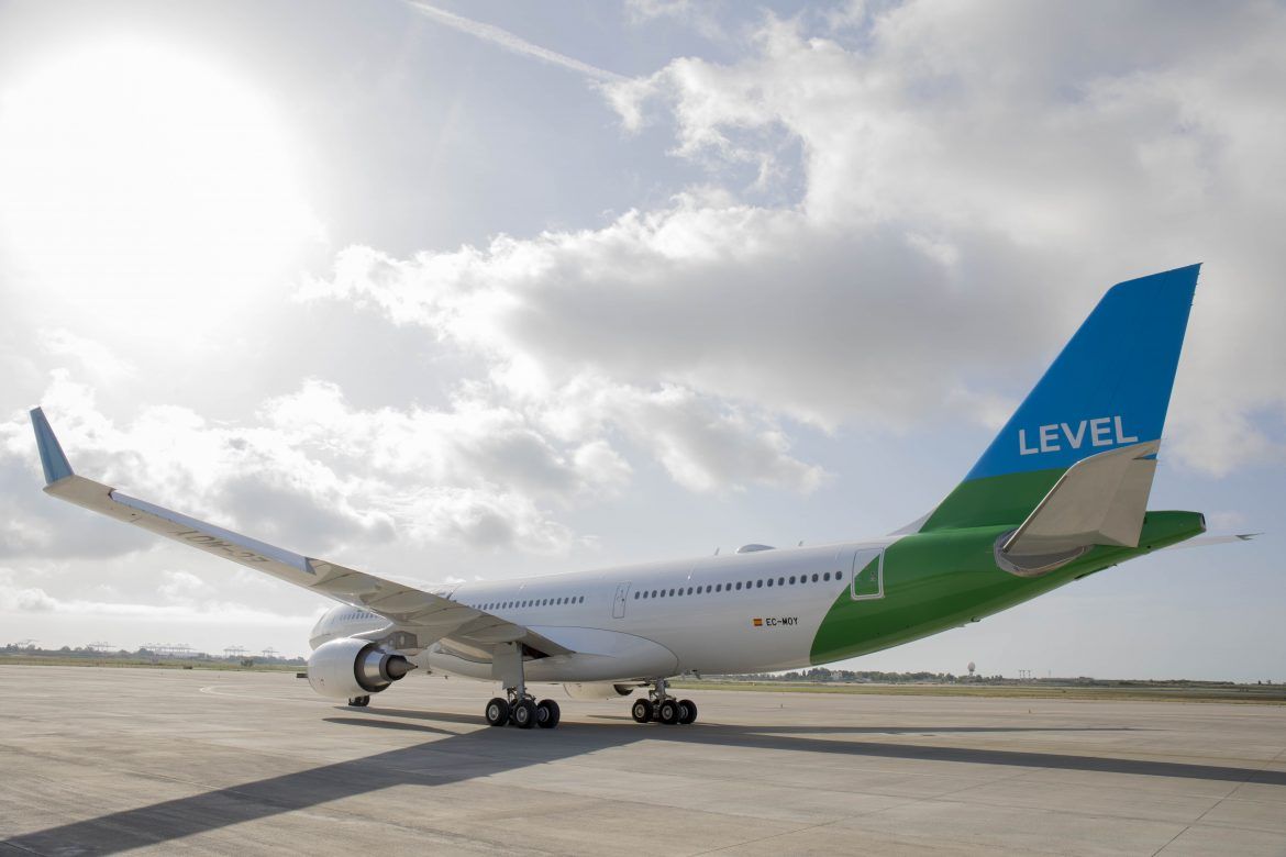 Avión LEVEL - Exteriores